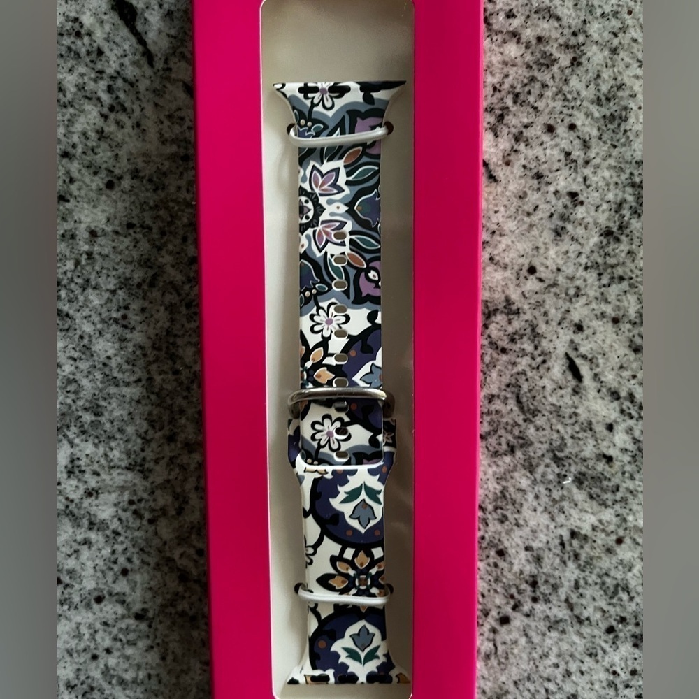 Vera Bradley Apple Watch Band. Floral Design. Size: S/M. NWT - Picture 2 of 3